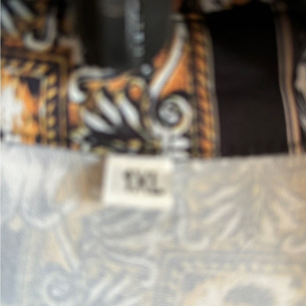 NWT- BLOUSE - Picture 11 of 14